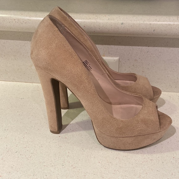 NWOT ~ Taupe Platform PinUp Heels! - Picture 3 of 6